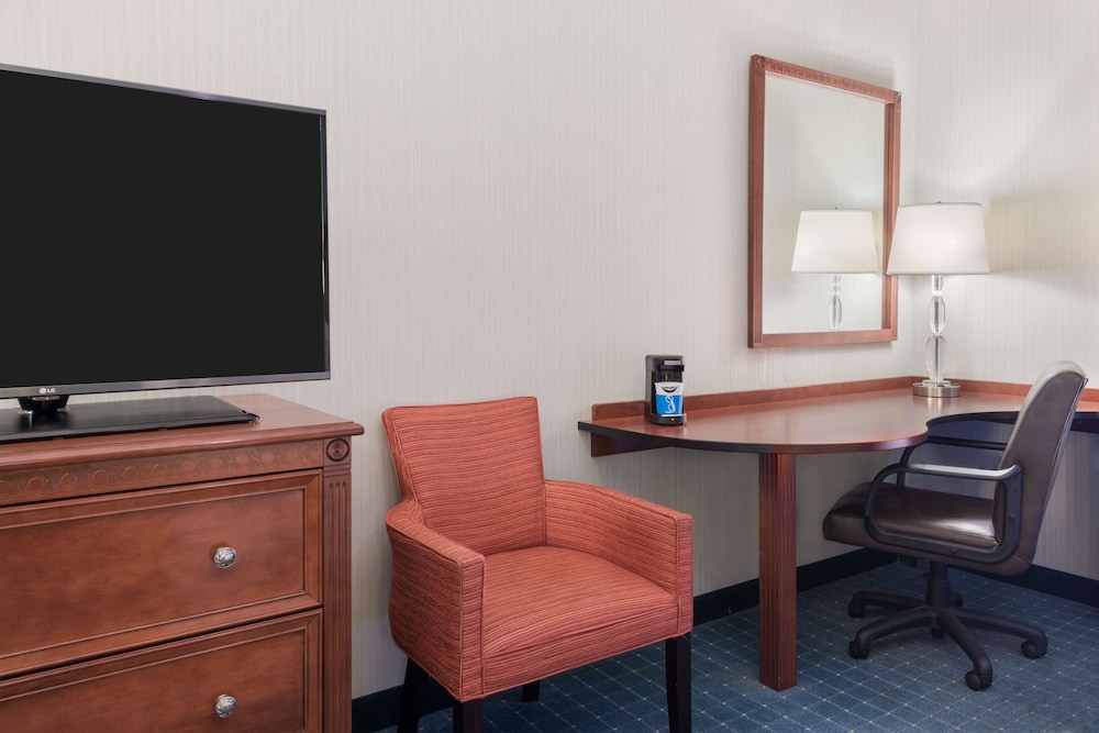 Hampton Inn And Suites Hartford/Farmington 67/76