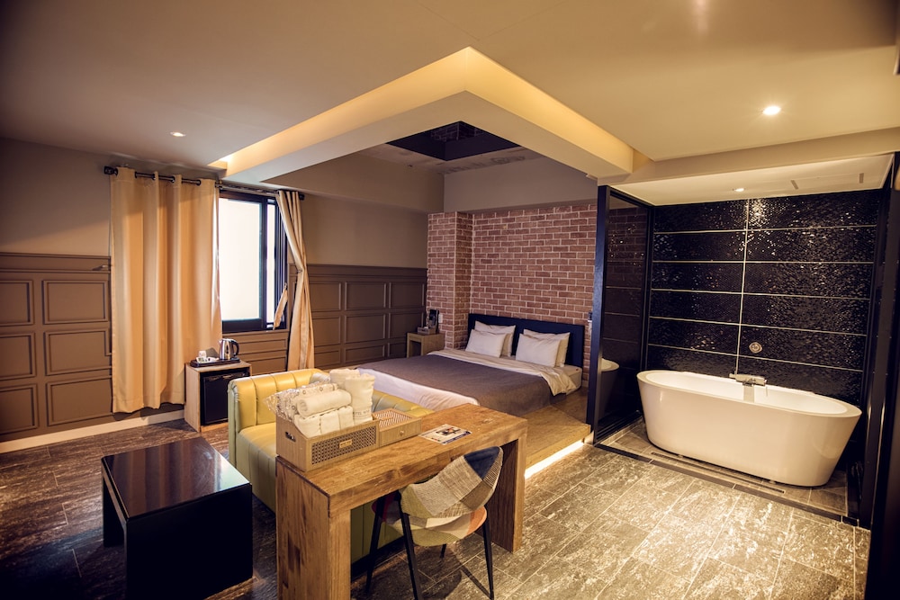 Hotel 109 57/73