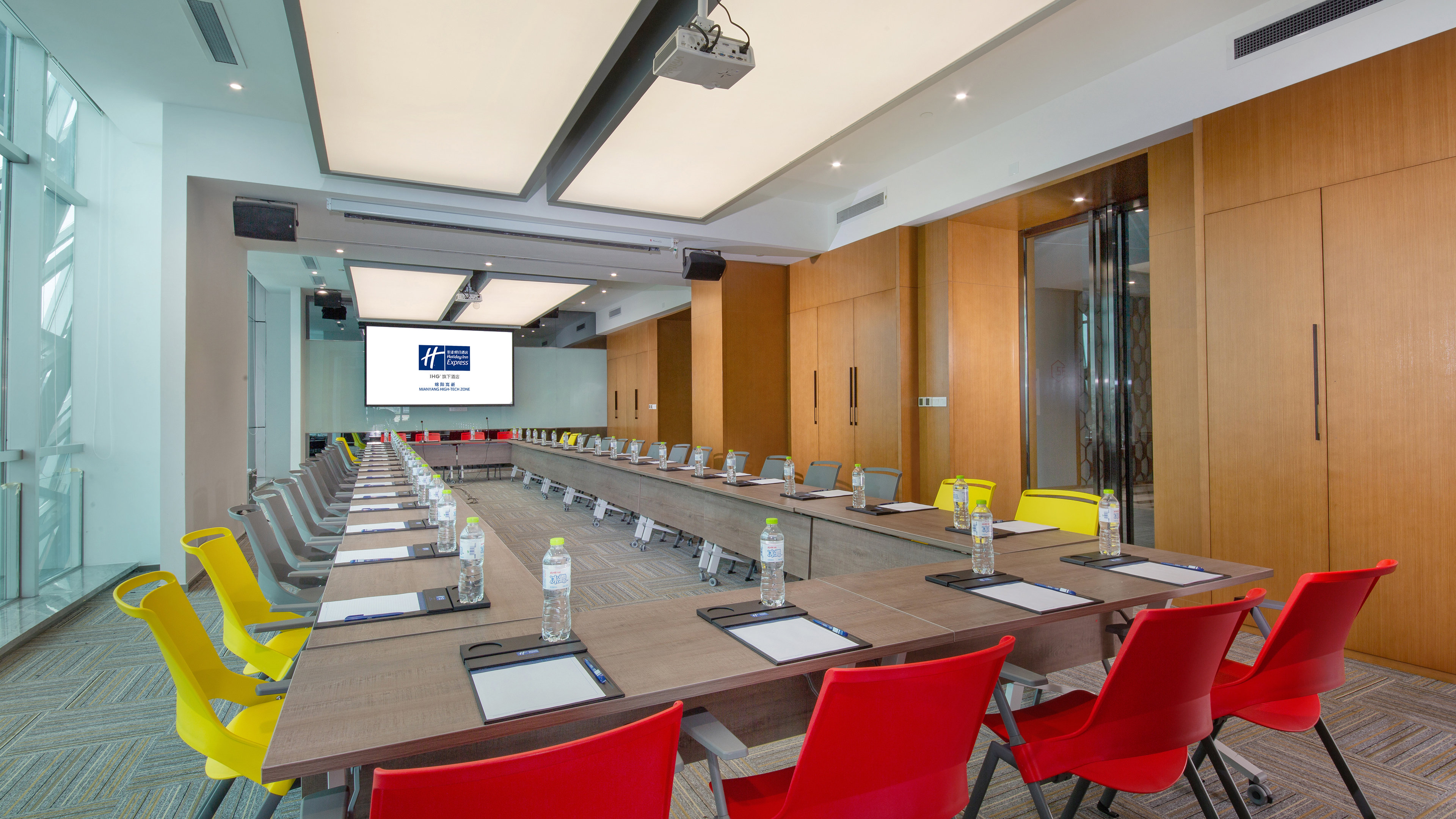 HOLIDAY INN EXPRESS MIANYANG HIGH-TECH ZONE 37/48