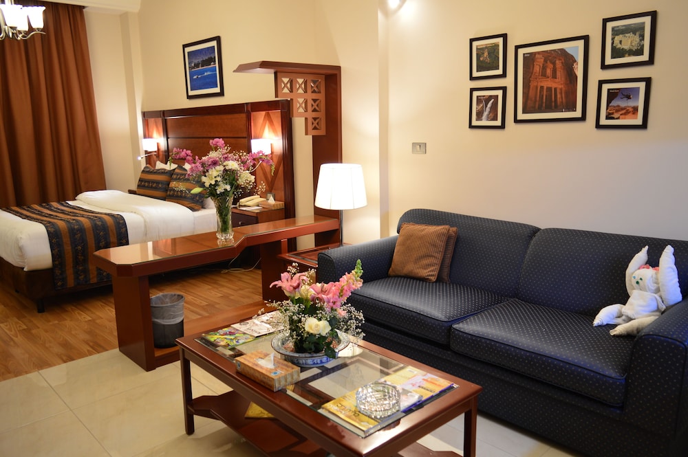 Comfort Hotel Suites 24/48