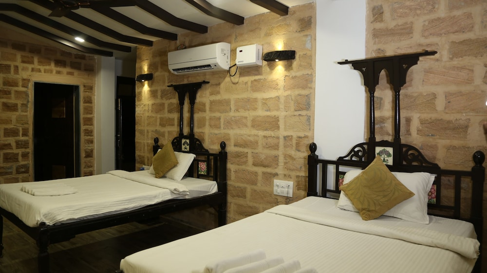 Gir Lion's Paw Resort 10/35