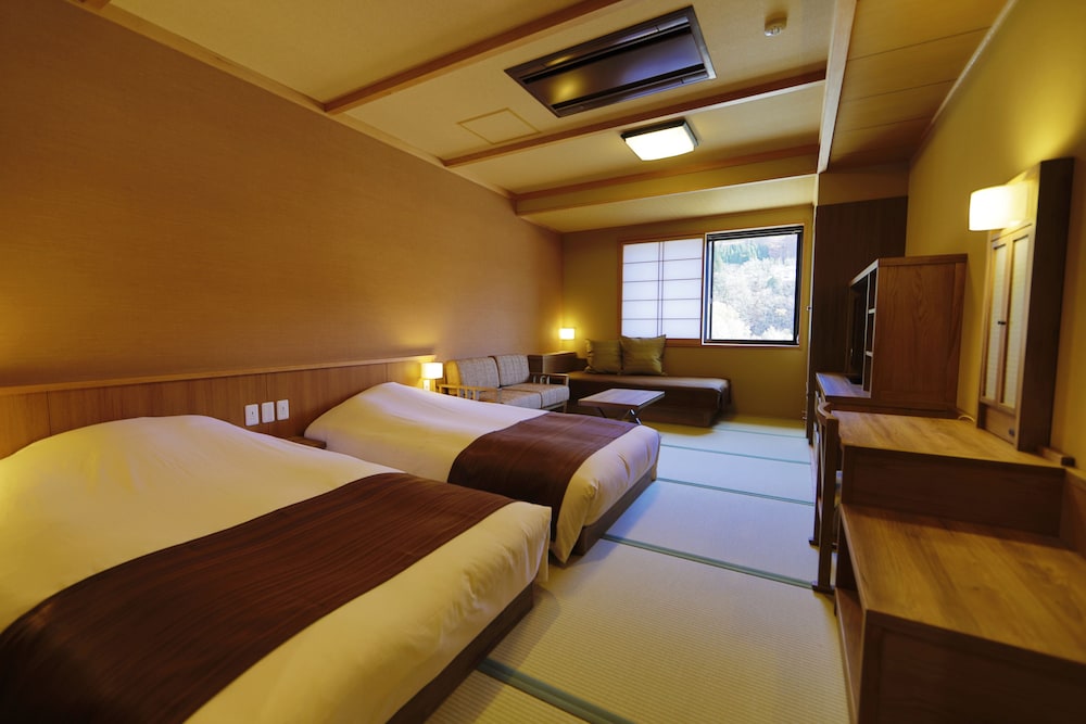 COMFORT, TWIN BEDS