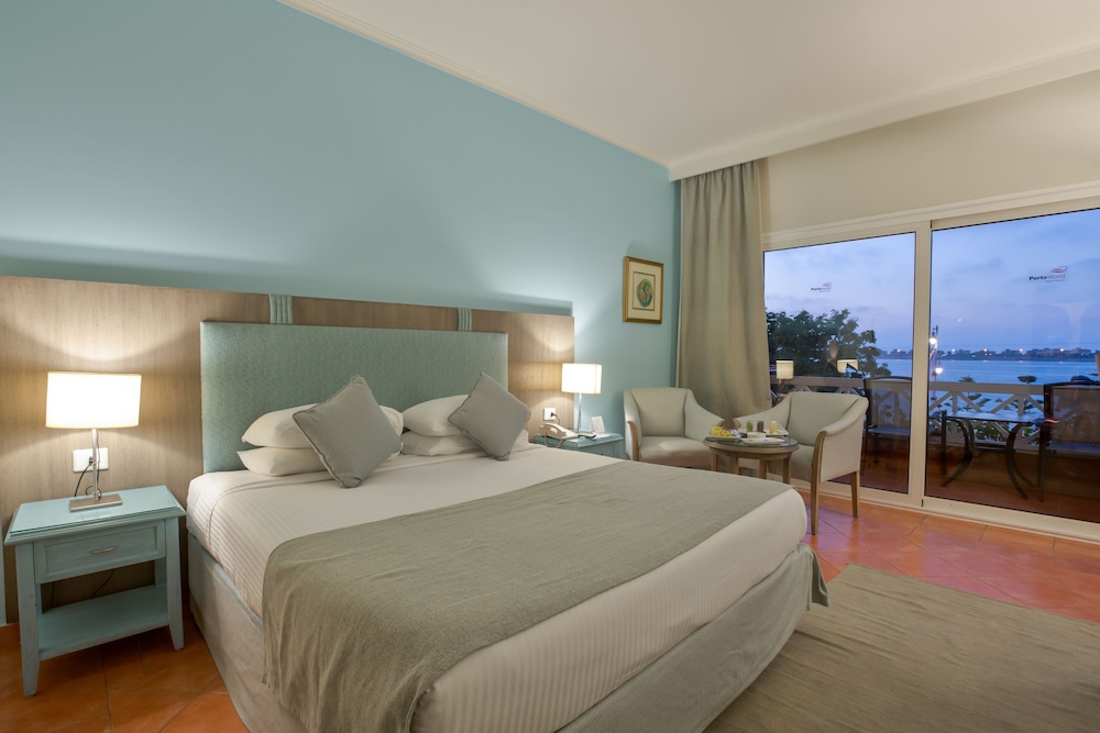 غرفة سوبيريور بسريرين منفصلين بإطلالة على البحر، M Hotels at Porto Marina 8/10