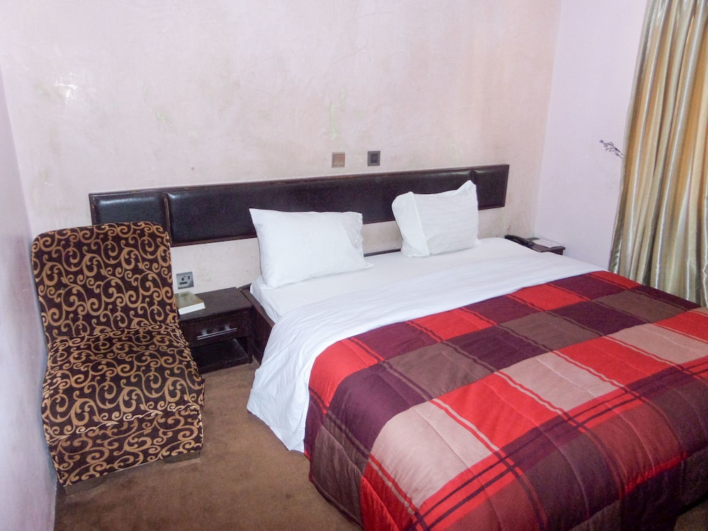 ROOM, ALCOVE