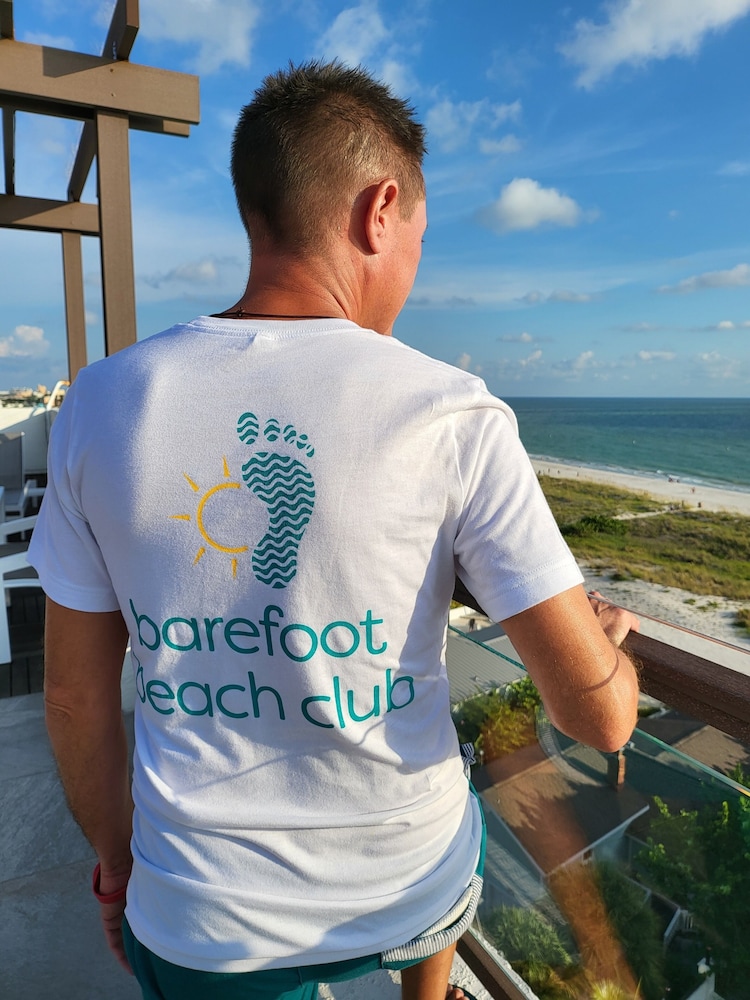 Barefoot Beach Hotel 12/70