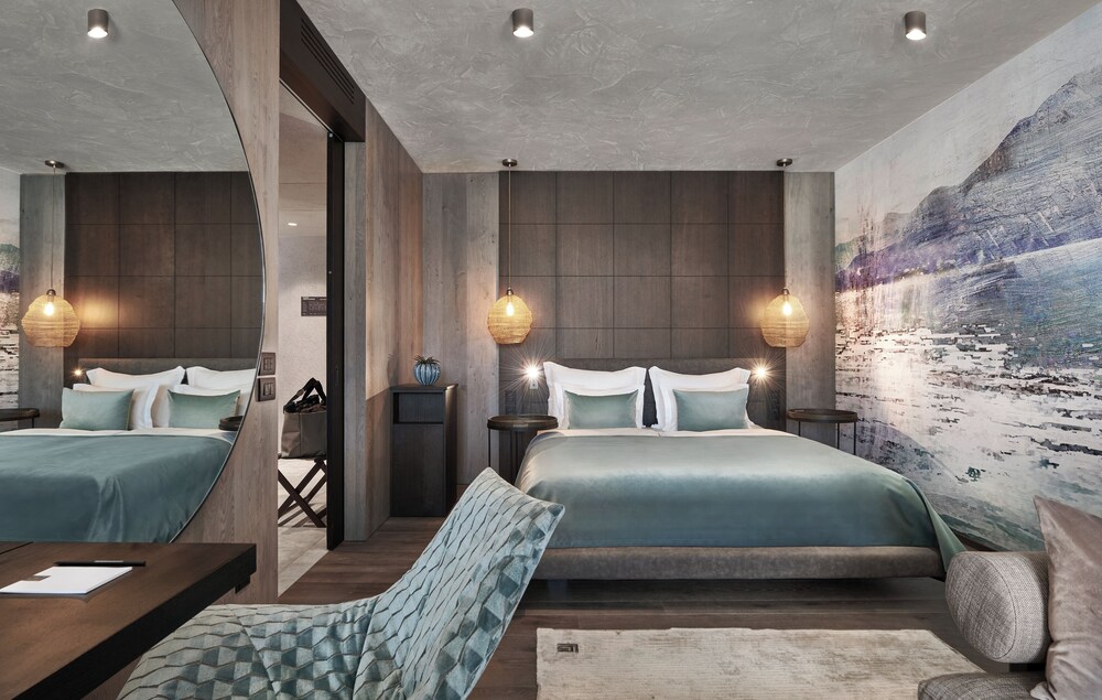 2 BEDROOMS, FAMILY SUITE, POOL VIEW