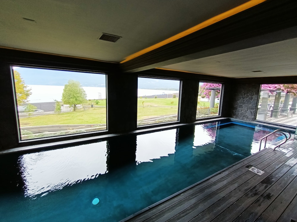 swimming pool spa