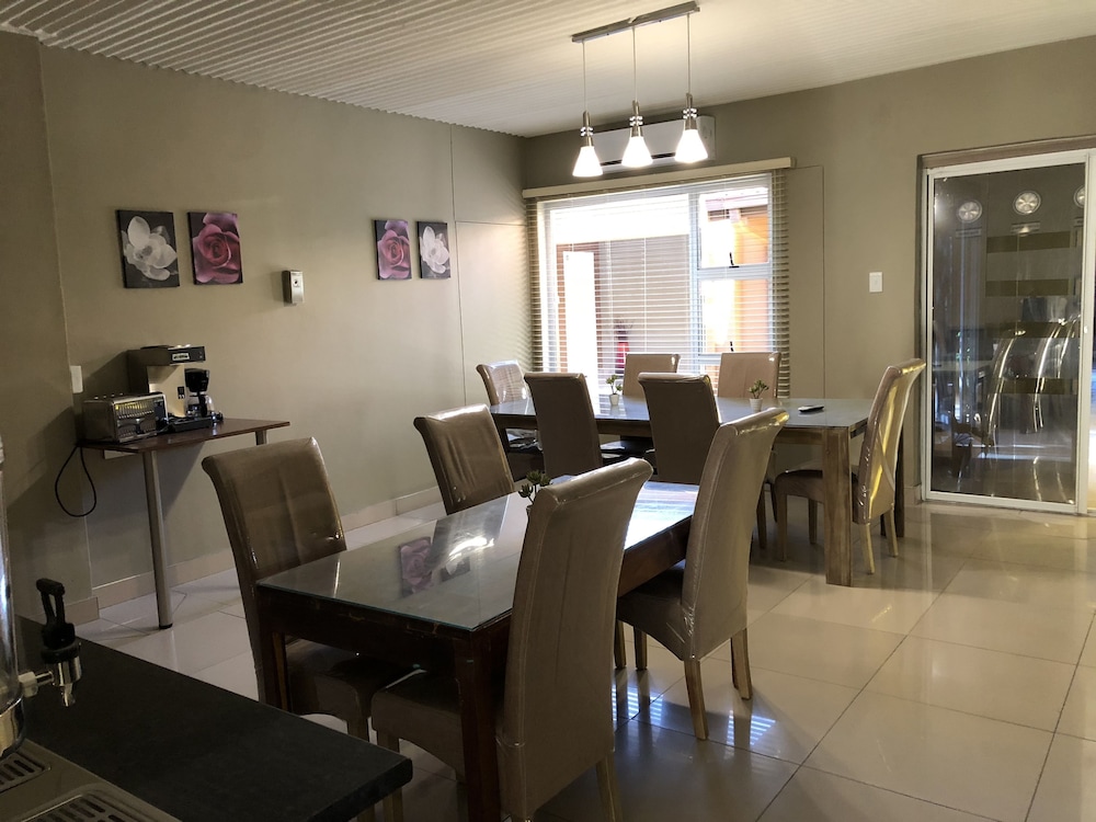 City Lodge Boutique Hotel 24/46