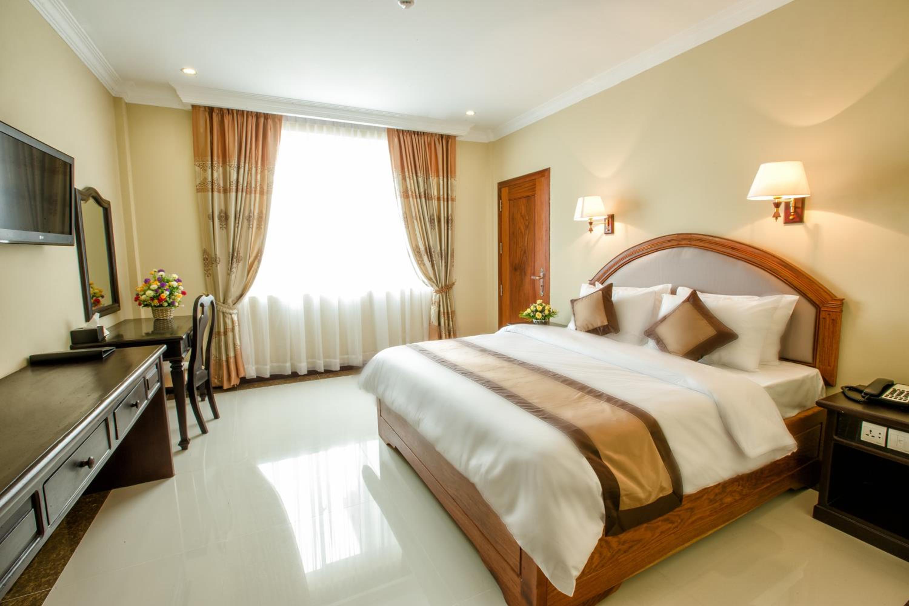 Superior, Double Bed, Pool or City View, City View