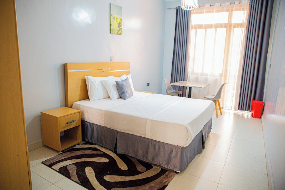 Romalo Guesthouse 6/24
