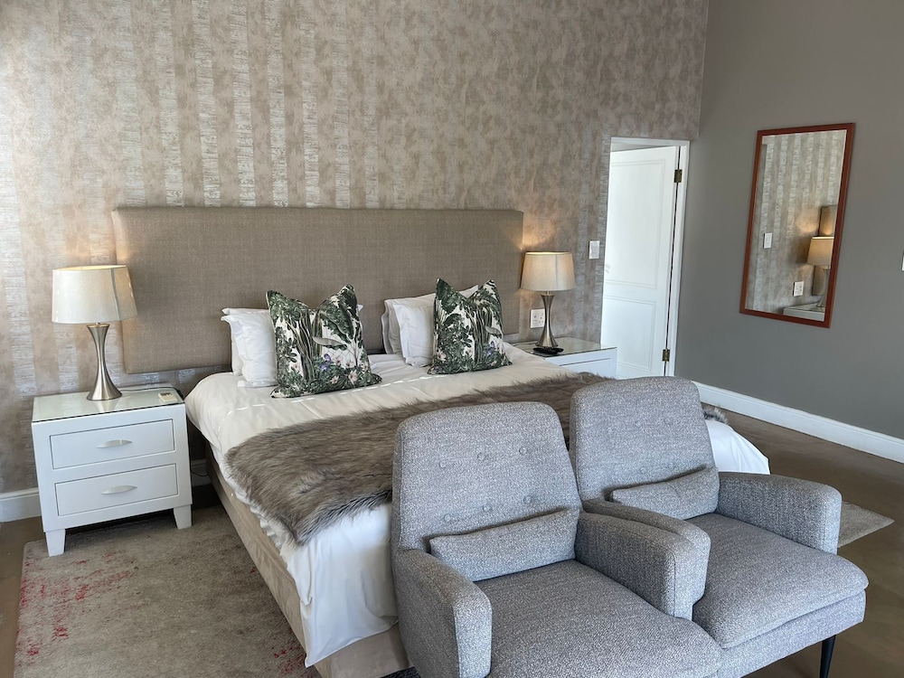 Plumwood Boutique Hotel 29/32