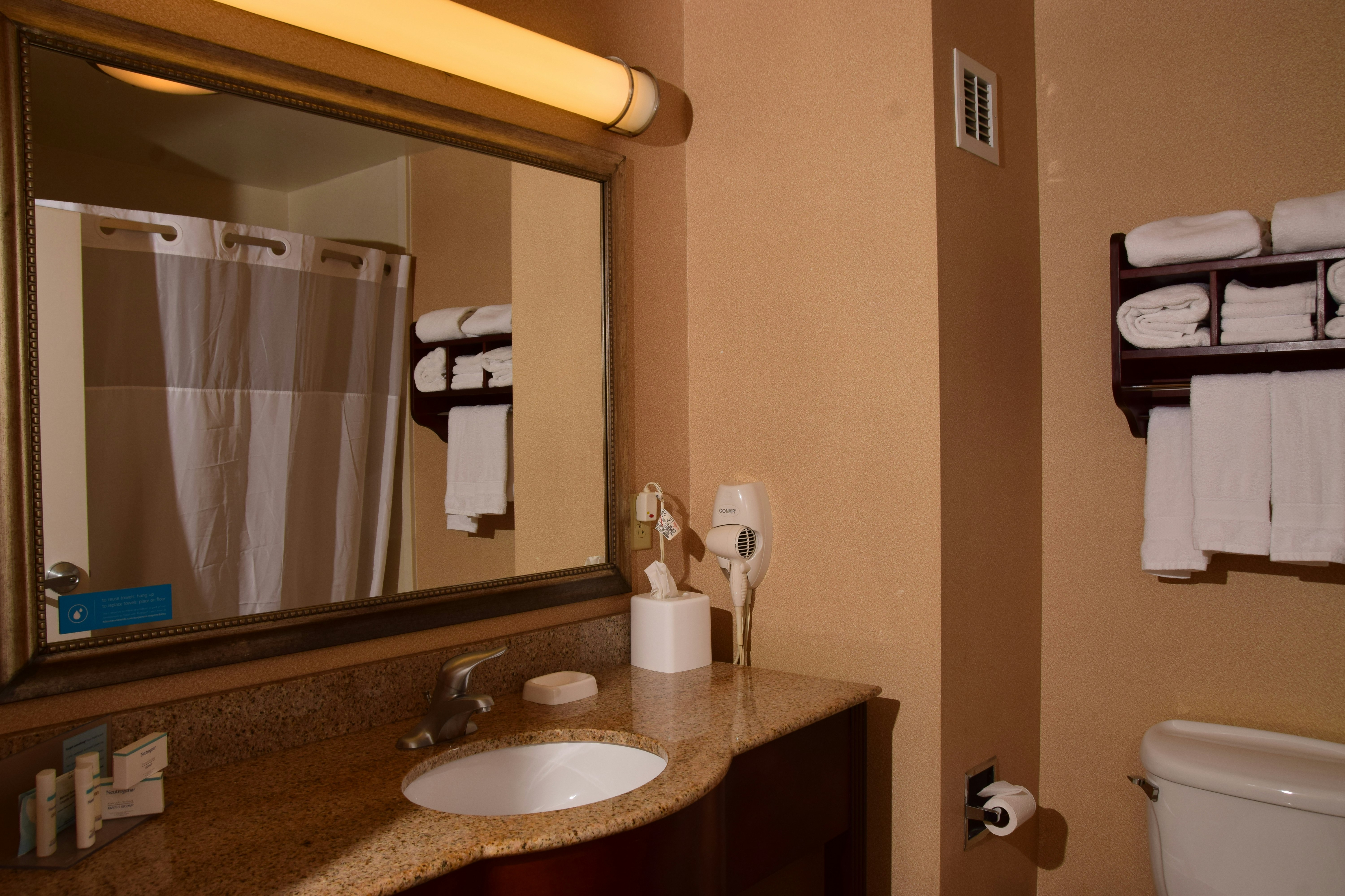 Room, 2 Queen Beds, Hampton Inn Indiana 2/2