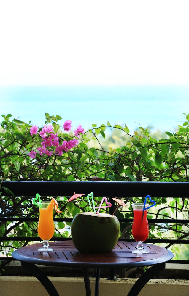 PALM BEACH RESORT AND SPA 43/48