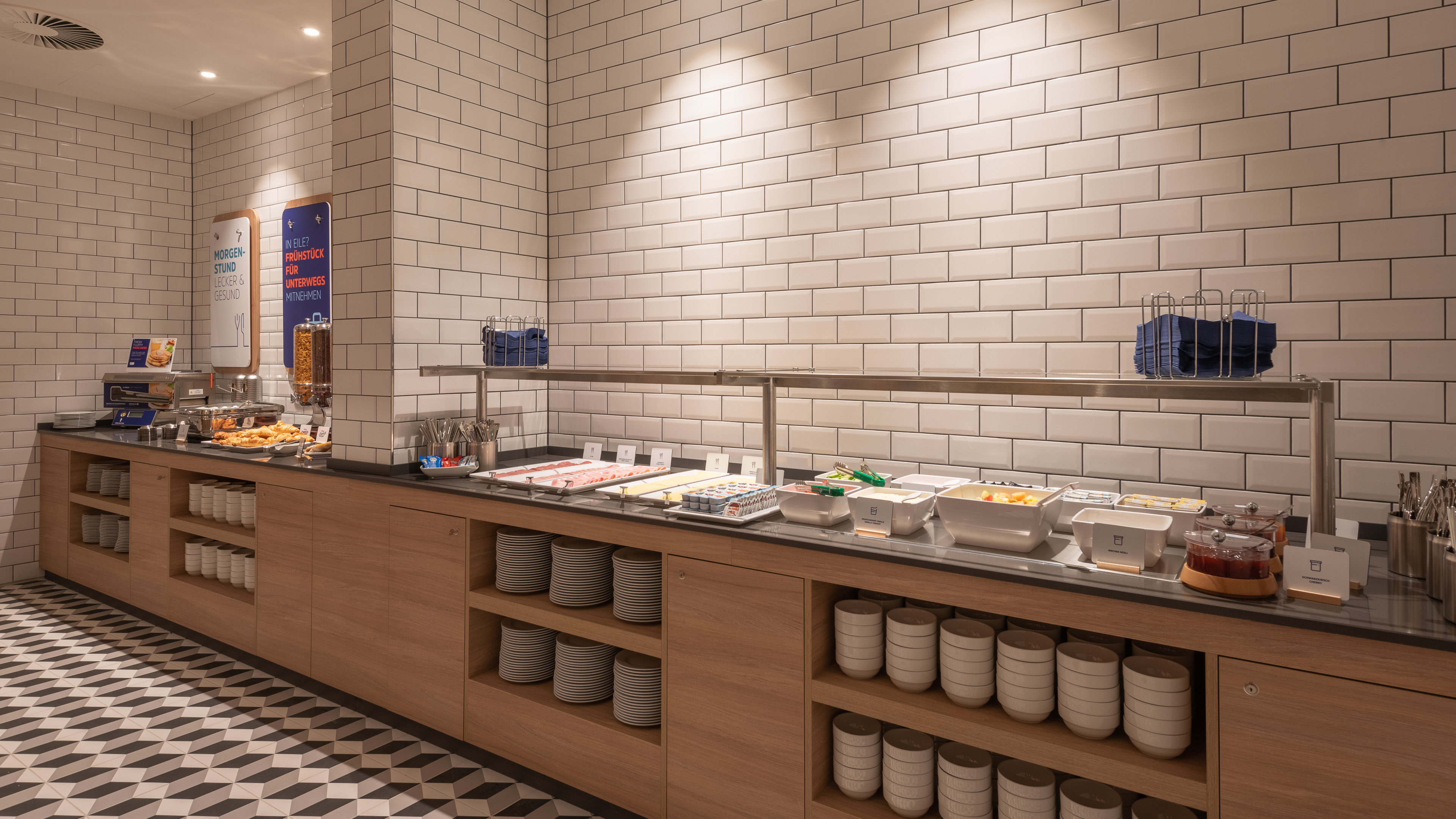 HOLIDAY INN EXPRESS AND SUITES POTSDAM 34/58