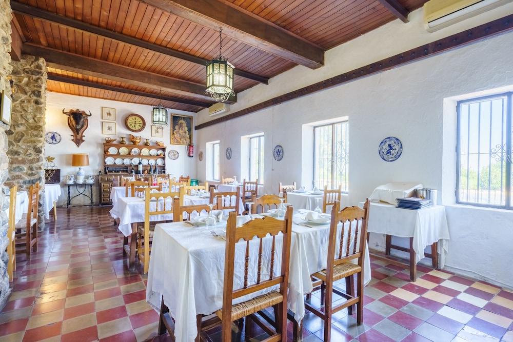 OYO HOTEL LAS CUMBRES 33/39