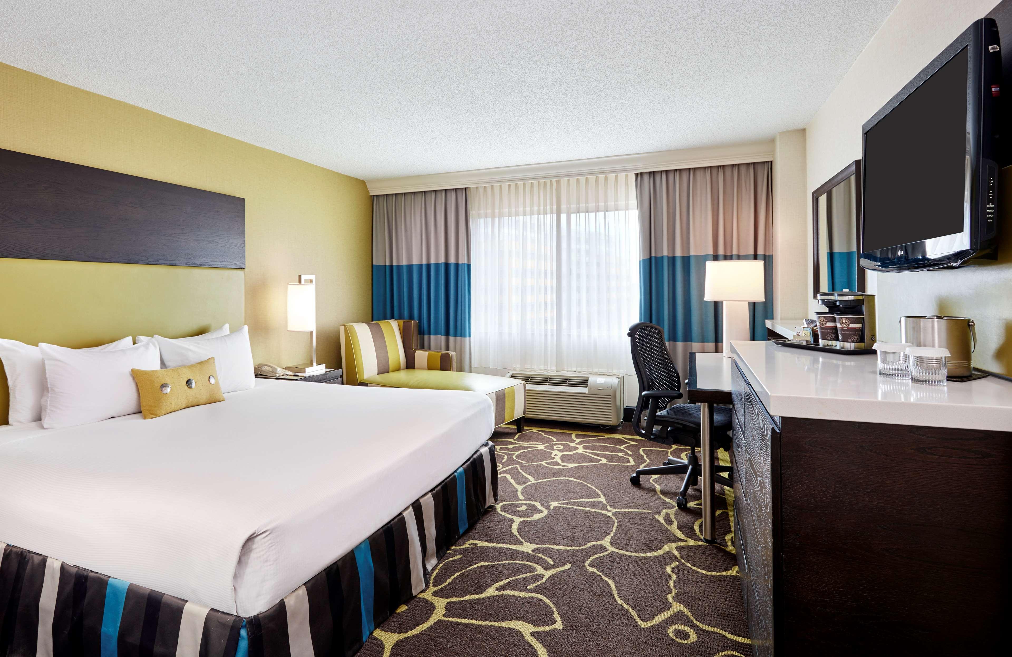 DOUBLETREE BY HILTON HOTEL CHARLOTTE 22/76