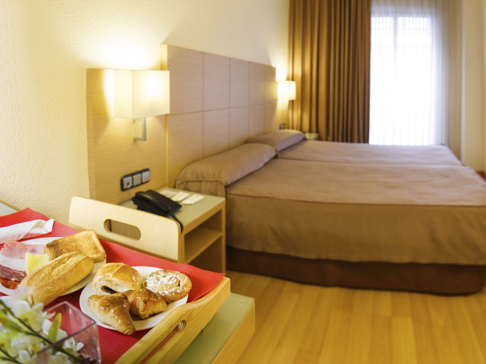 Standard, Twin Beds or Single Bed، Condes de Haro 8/9