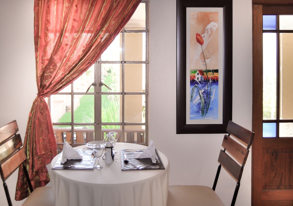 Afrique Boutique Hotel O.R. Tambo 36/50