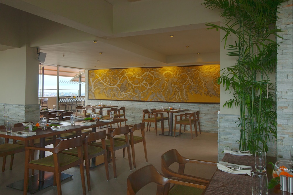 Ivory Tower Hotel 25/37