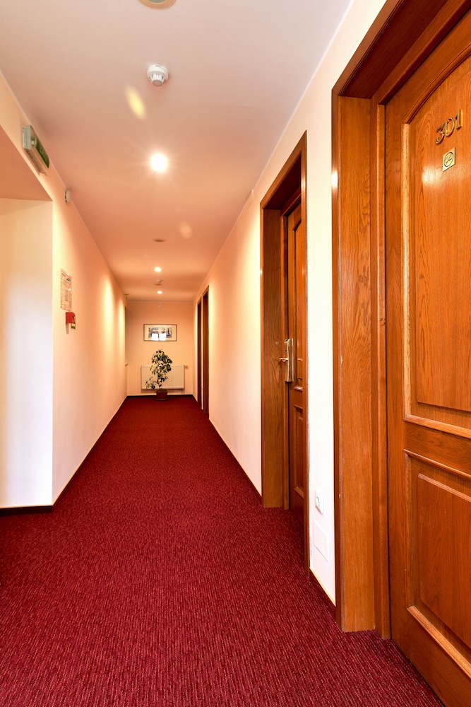 HOTEL BRASOV 29/49