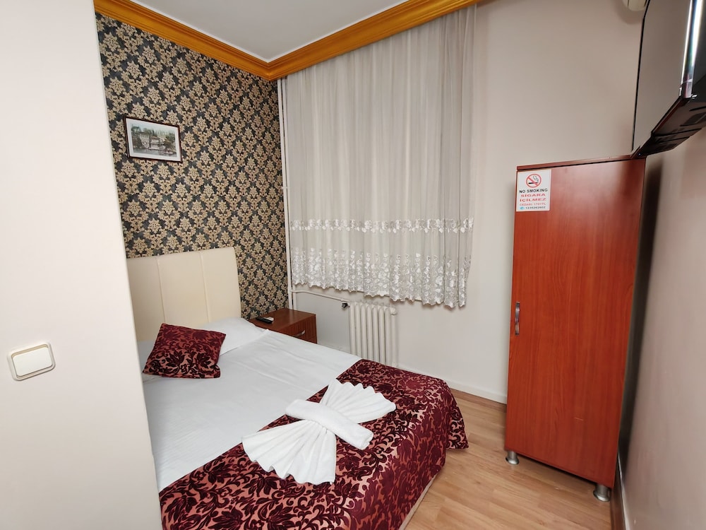 ROOM, SINGLE