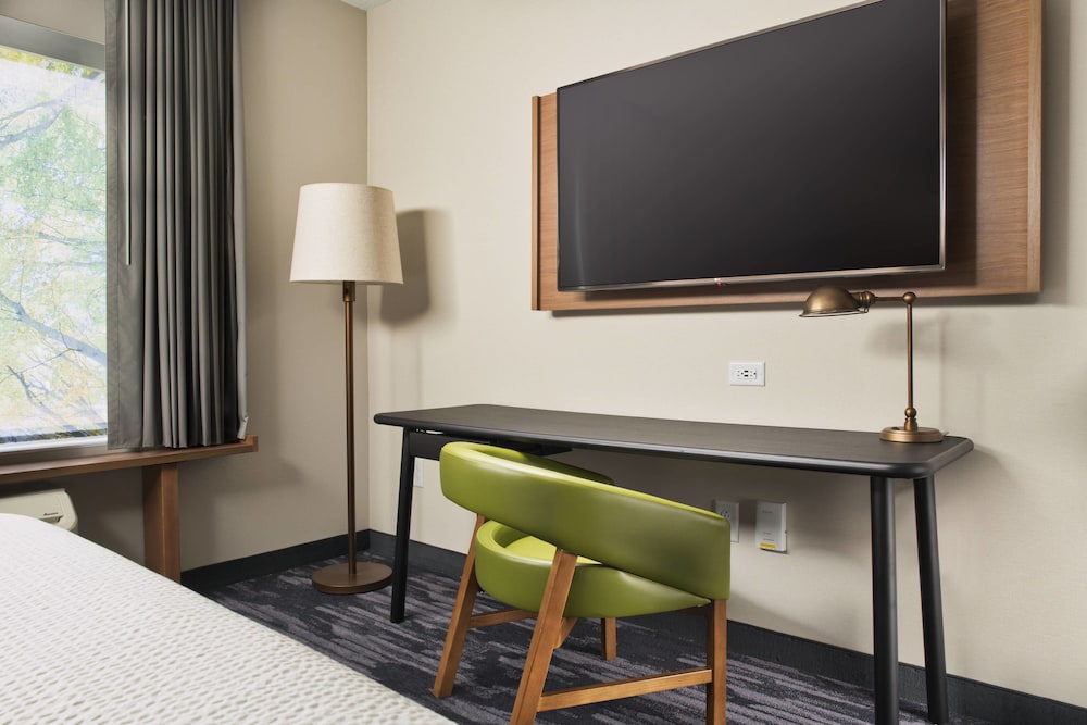 Fairfield Inn and Suites Athens Marriott 34/46