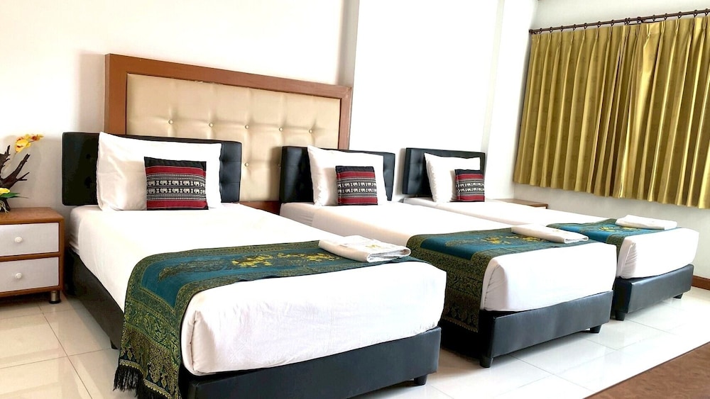 1 BEDROOM, DELUXE, TRIPLE
