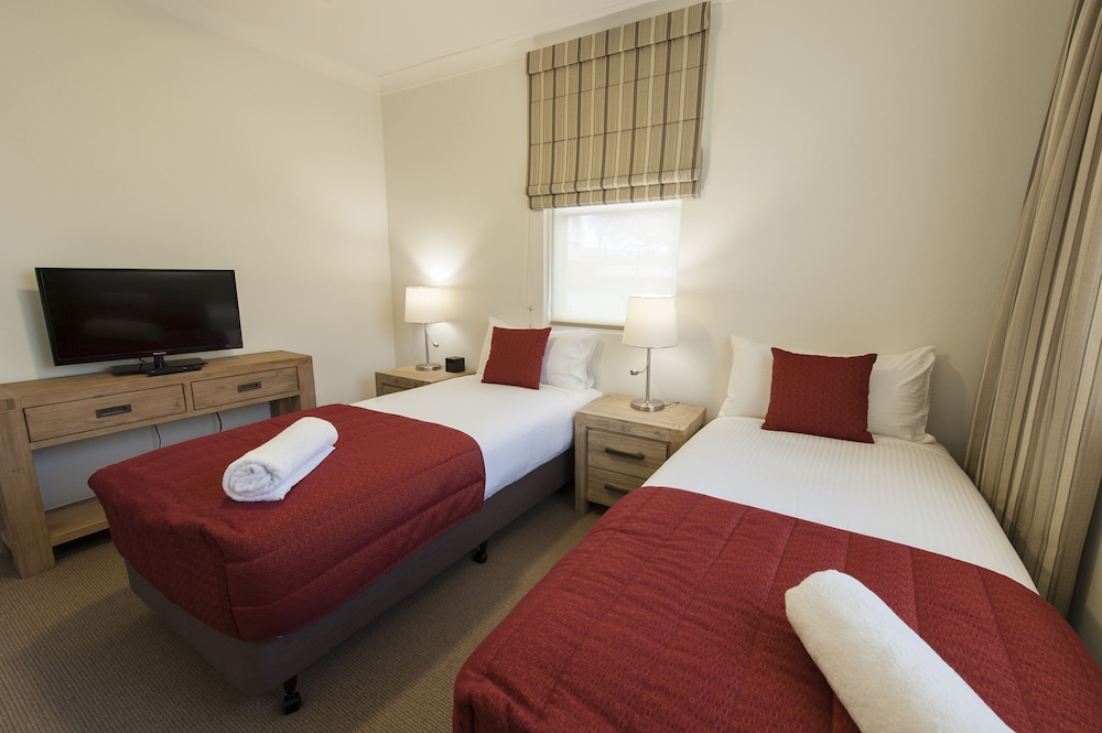Rsl Club Motel 11/42