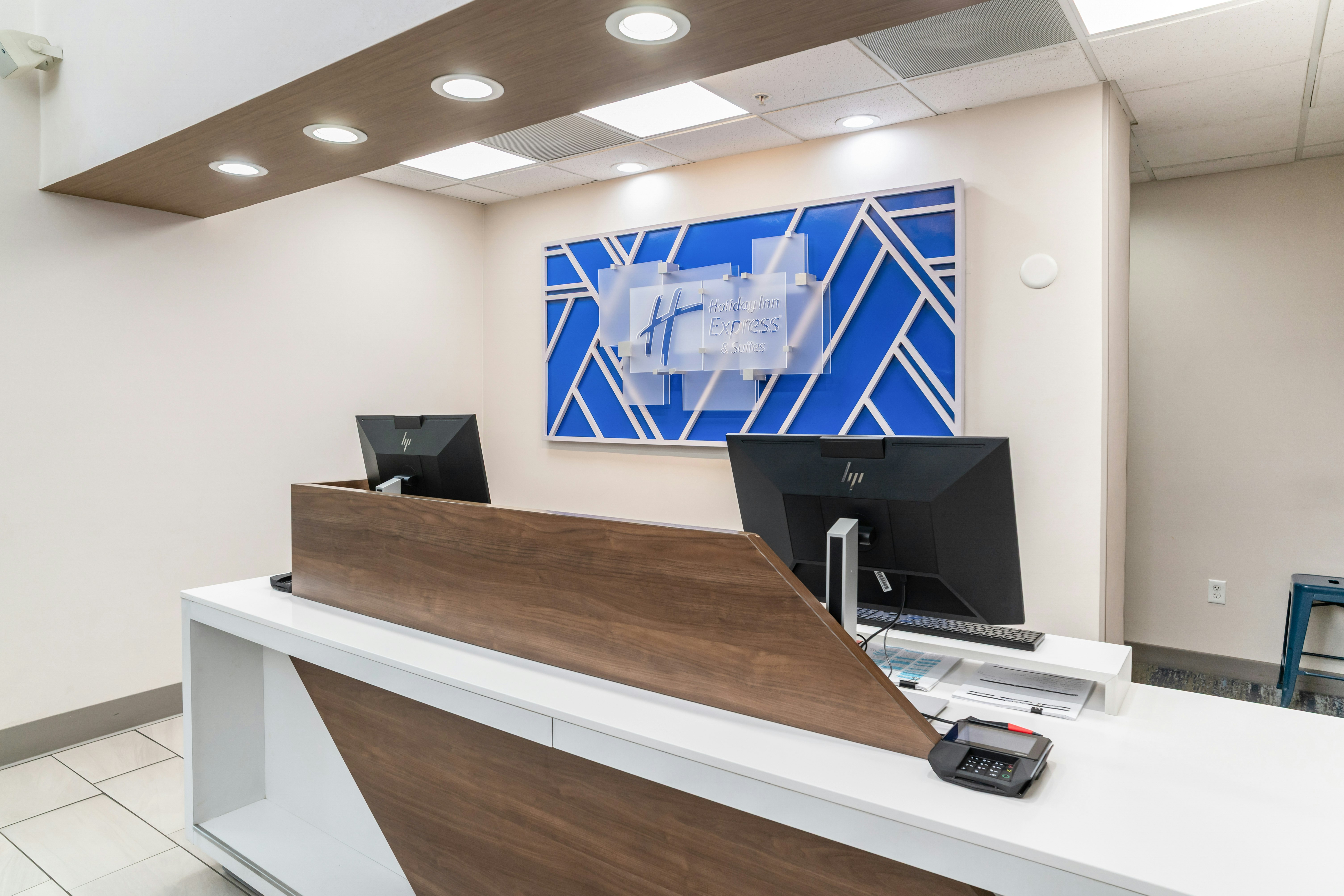 Holiday Inn Express Hotel Suites San Diego Otay 6/77