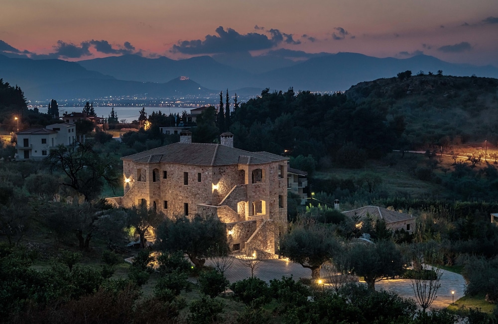 Klymeni Traditional Homes 46/50