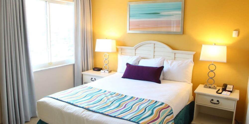Studio, Queen Murphy Bed, Sofa