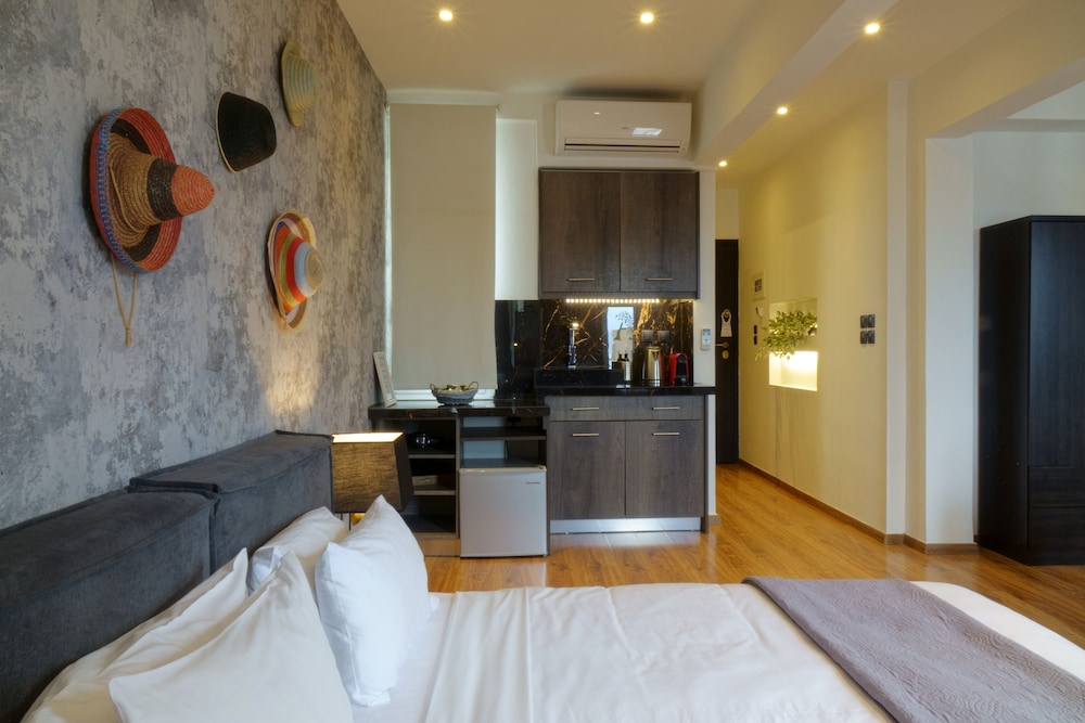 Athens Version Luxury Suites 25/70