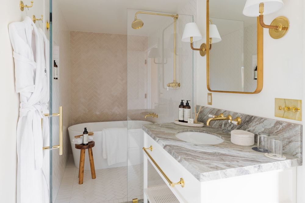 Premier, King Bed, Bathtub, Garden Area