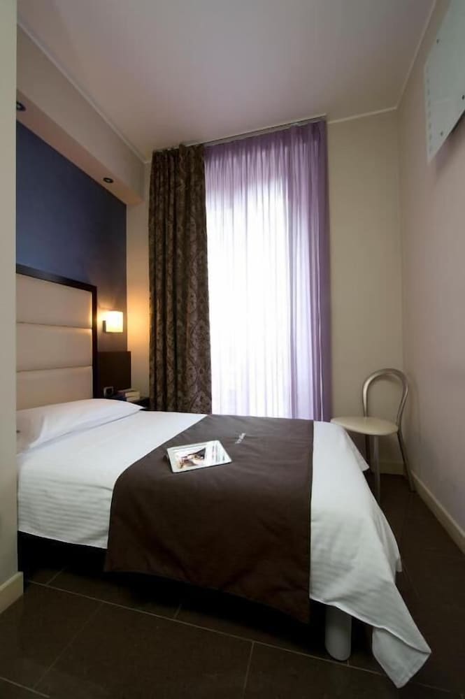 ECONOMY, LARGE SINGLE BED