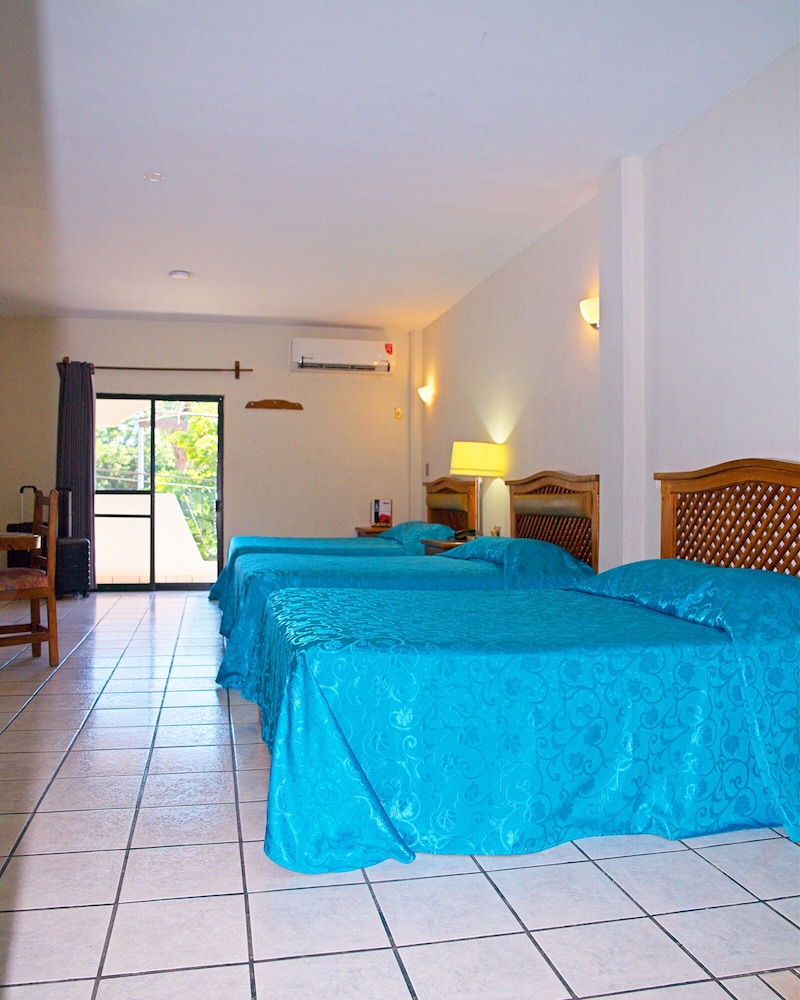 Hotel Las Fuentes 34/64