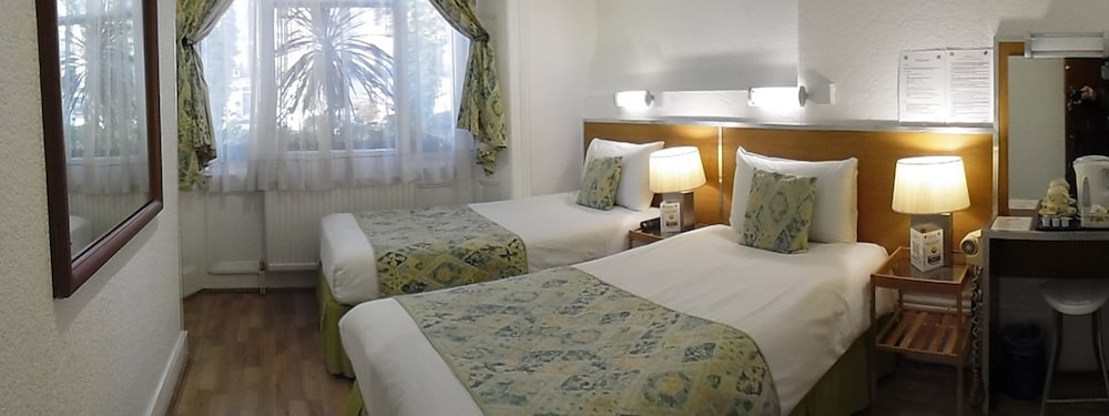 Falcon Hotel 22/50
