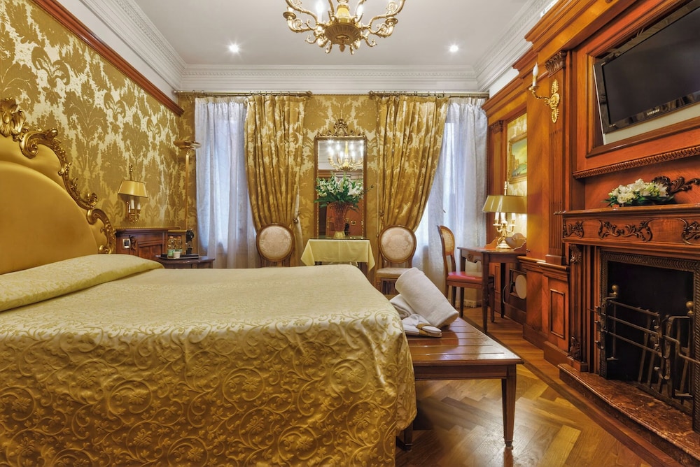 DELUXE, DOUBLE BED