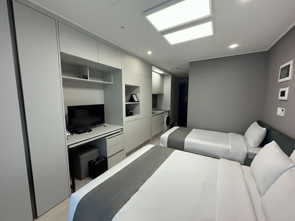 غرفة سوبيريور بسريرين منفصلين وسرير مزدوج وسرير فردي، Bella Stay Hotel Chuncheon 7/10