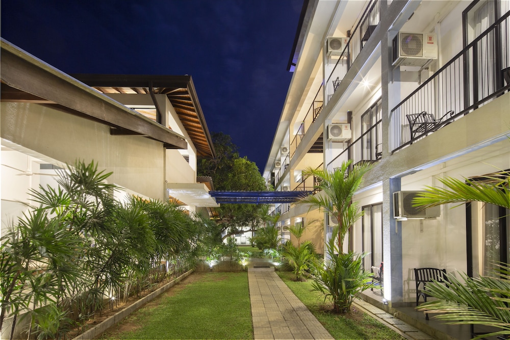 The Blue Wave Hotel 45/50