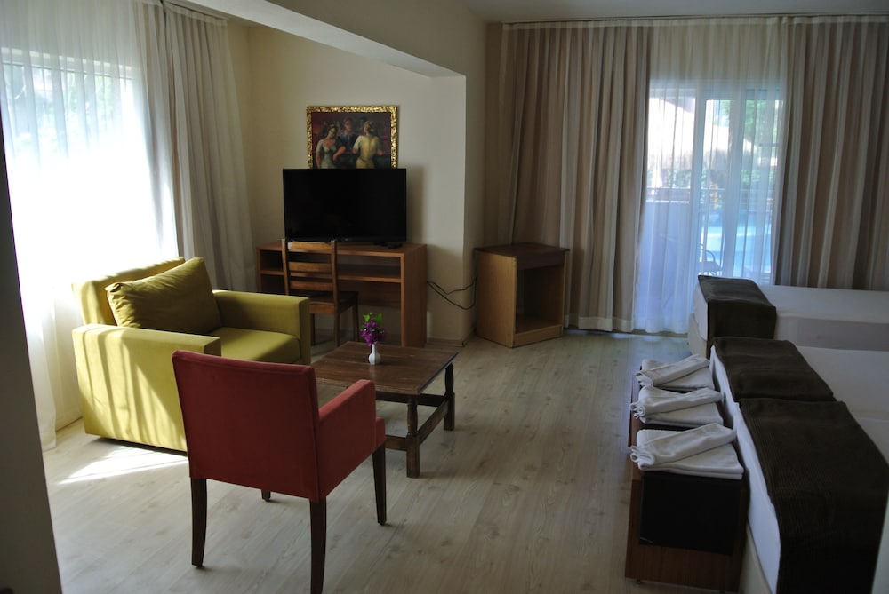 Begonville Hotel 31/50