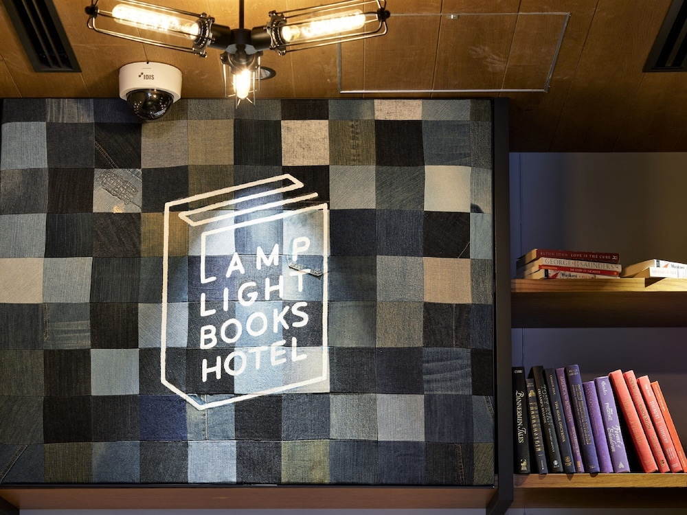 LAMP LIGHT BOOKS HOTEL fukuoka 4/50