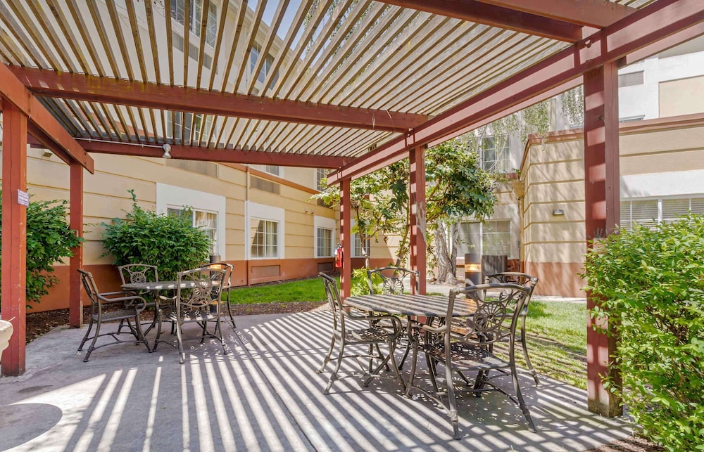 Extended Stay America Pleasanton - Chabot Drive 35/45