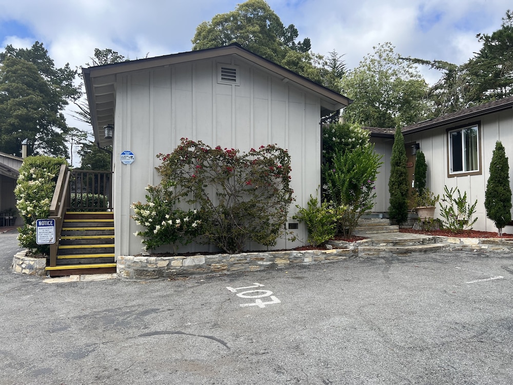 Carmel Resort Inn 64/72