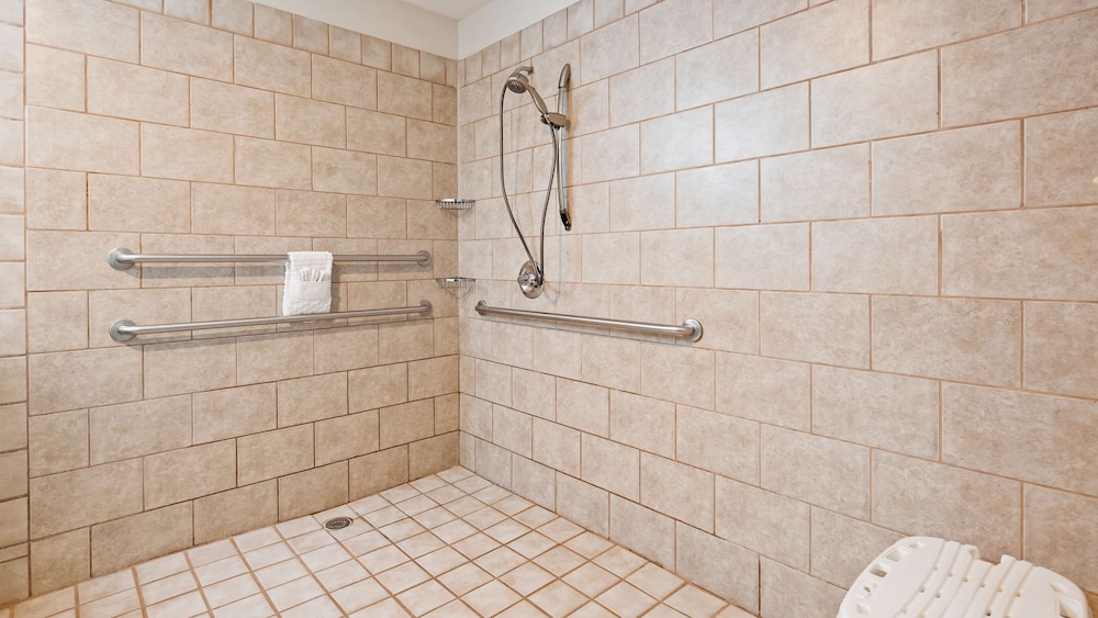 Best Western Plus Kansas City Airport-Kci East 20/43
