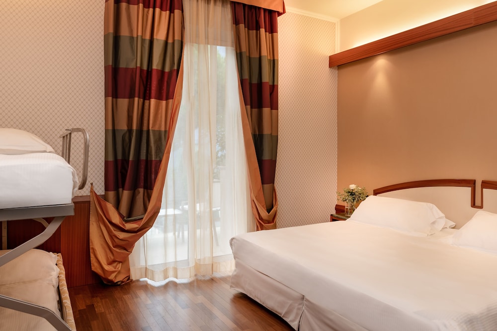 ROOM, QUADRUPLE, SEA VIEW