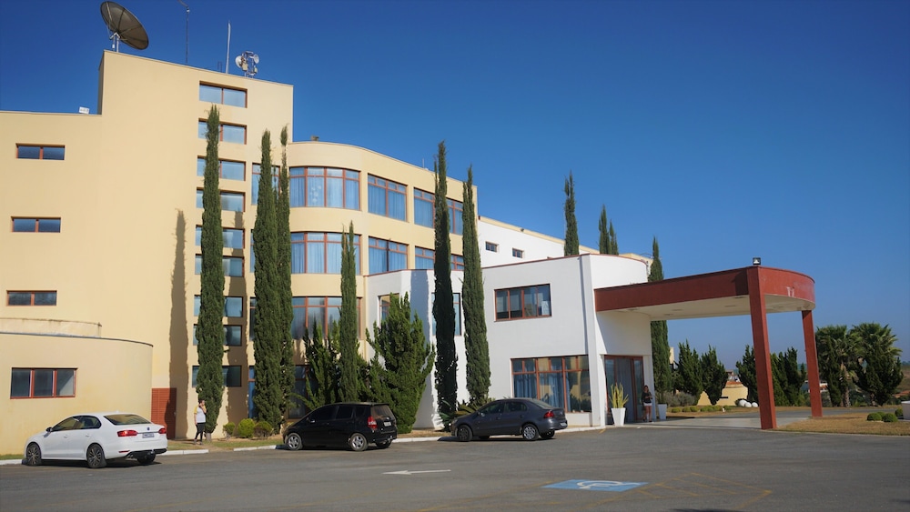 Ramada by Wyndham Furnaspark 37/48