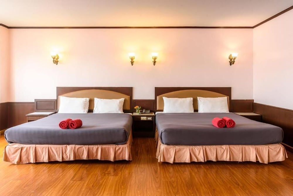 Marine Yensabai Hotel Pattaya 7/24