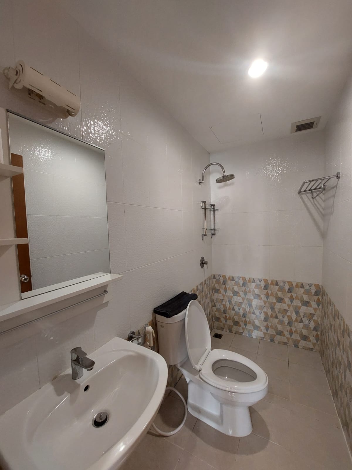 غرفة بسرير كينج بشرفة، V Check Inn Sukhumvit 22 4/5