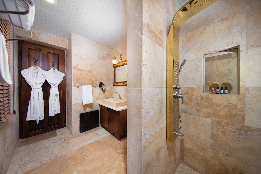 Pegasos Cave Suite 49/50