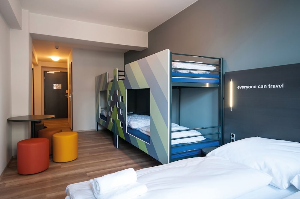 ROOM, 6 BEDS, TWIN BEDS, 2 BUNK BEDS